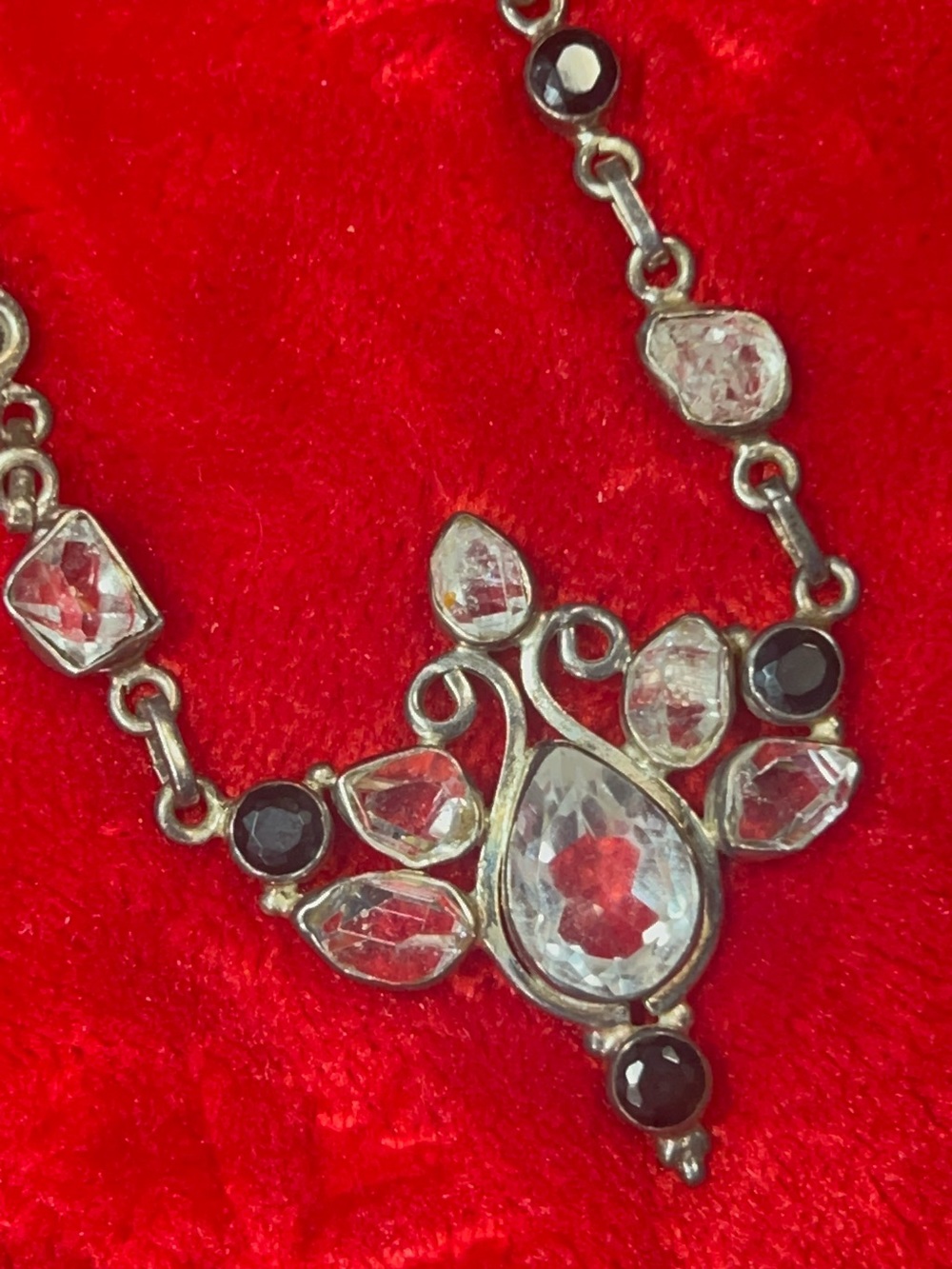 Beautiful sterling silver necklace with onyx stones and clear stones
